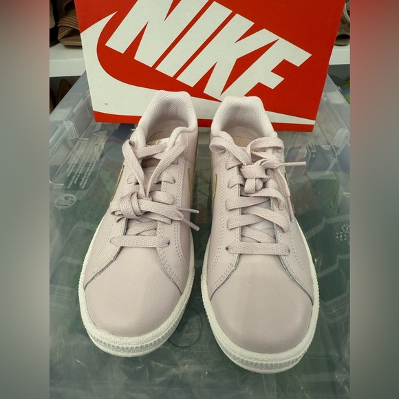 NIB Nike Court Royale Women’s Sneakers – Size 6.5 pink lavender purple - Picture 3 of 11